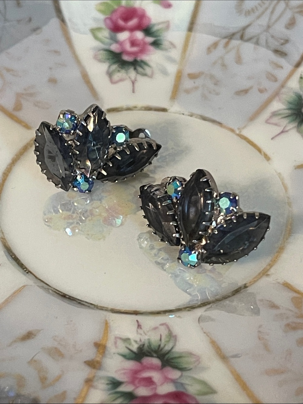 Vintage Pat. Pending Charcoal Glass Blue Aurora Borealis Clip-On Earrings